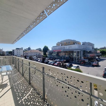 Appart-Hotel Holiday Lignano Sabbiadoro Dış mekan fotoğraf