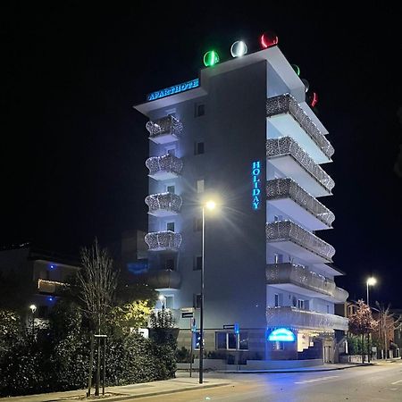 Appart-Hotel Holiday Lignano Sabbiadoro Dış mekan fotoğraf