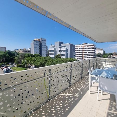 Appart-Hotel Holiday Lignano Sabbiadoro Dış mekan fotoğraf