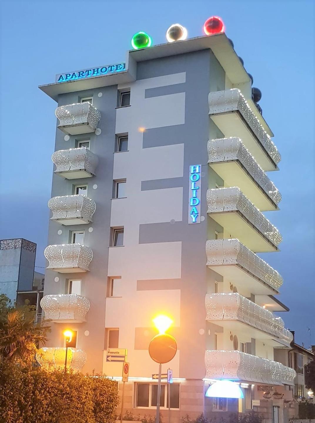 Appart-Hotel Holiday Lignano Sabbiadoro Dış mekan fotoğraf