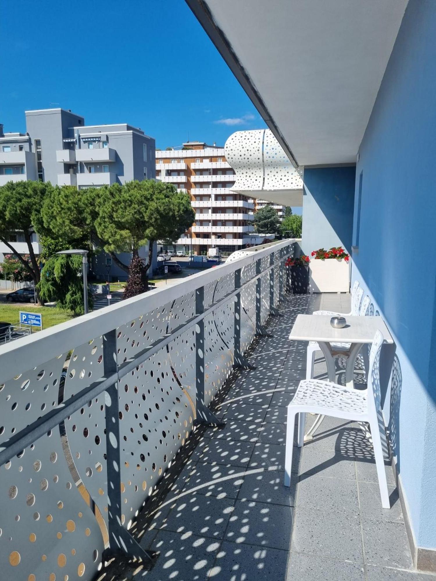 Appart-Hotel Holiday Lignano Sabbiadoro Dış mekan fotoğraf