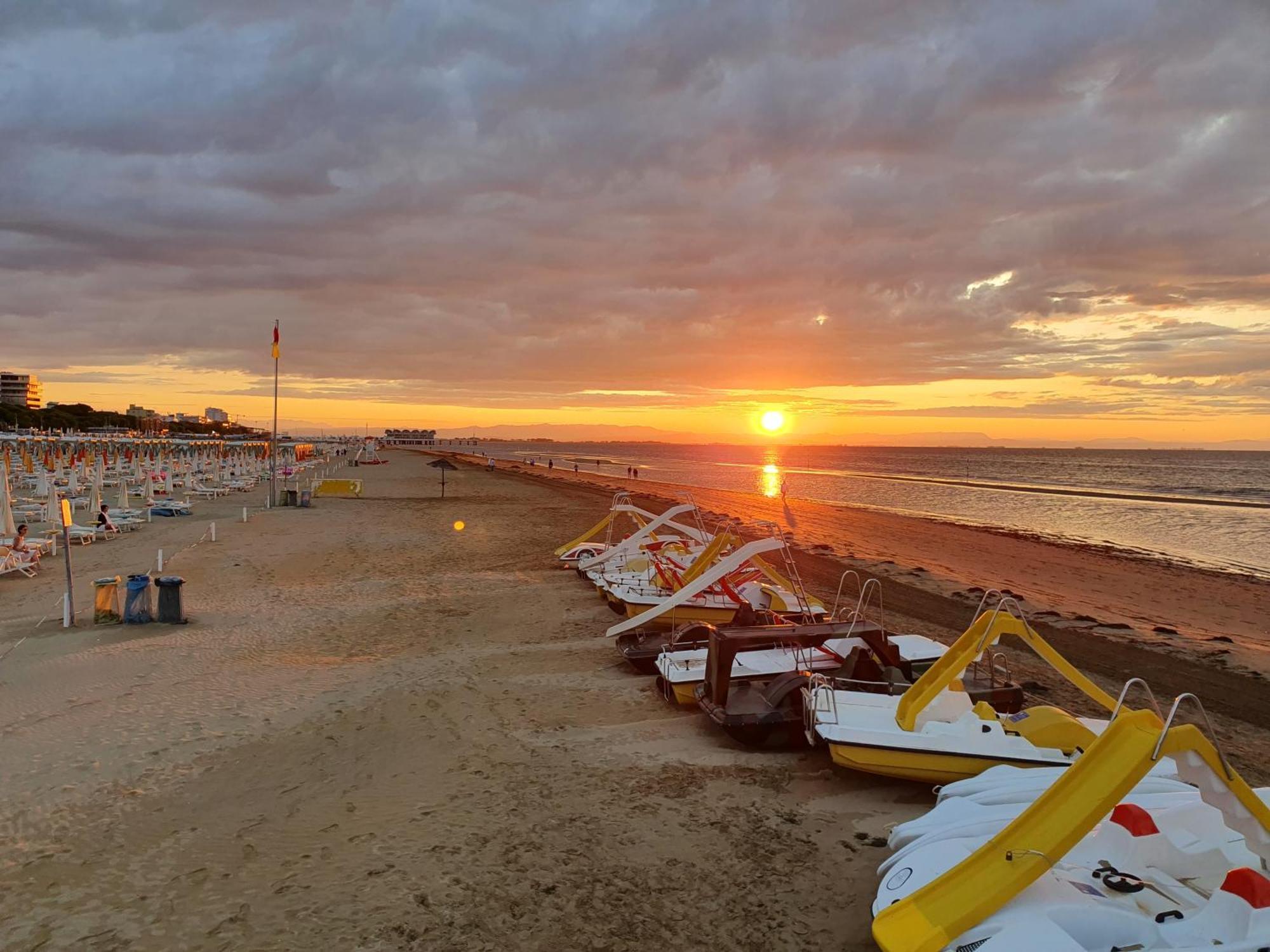 Appart-Hotel Holiday Lignano Sabbiadoro Dış mekan fotoğraf