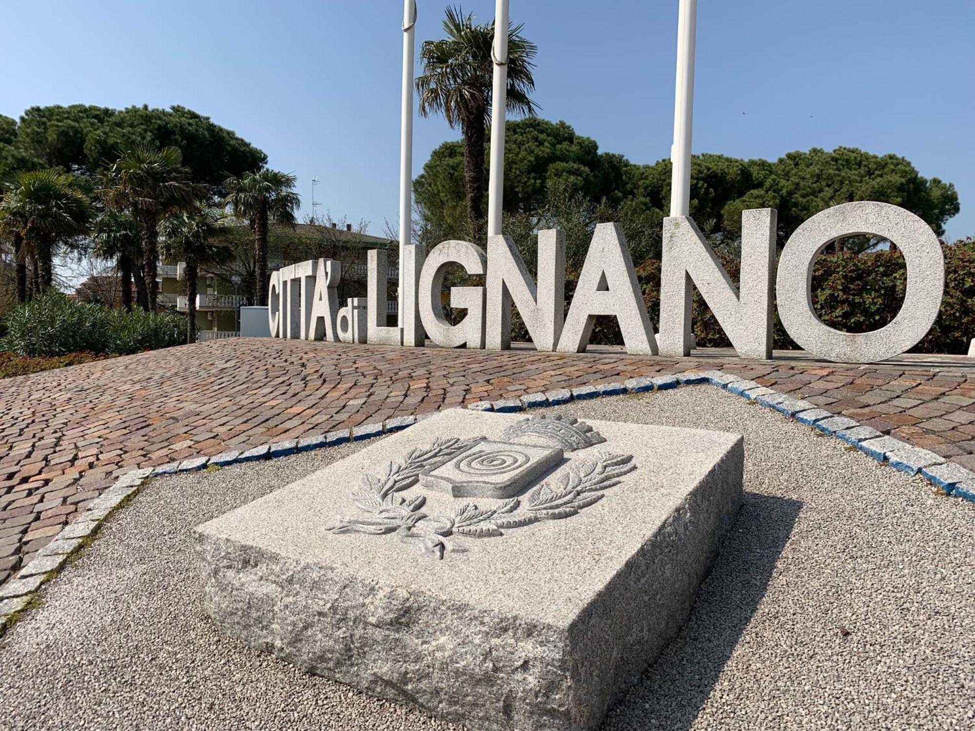 Appart-Hotel Holiday Lignano Sabbiadoro Dış mekan fotoğraf