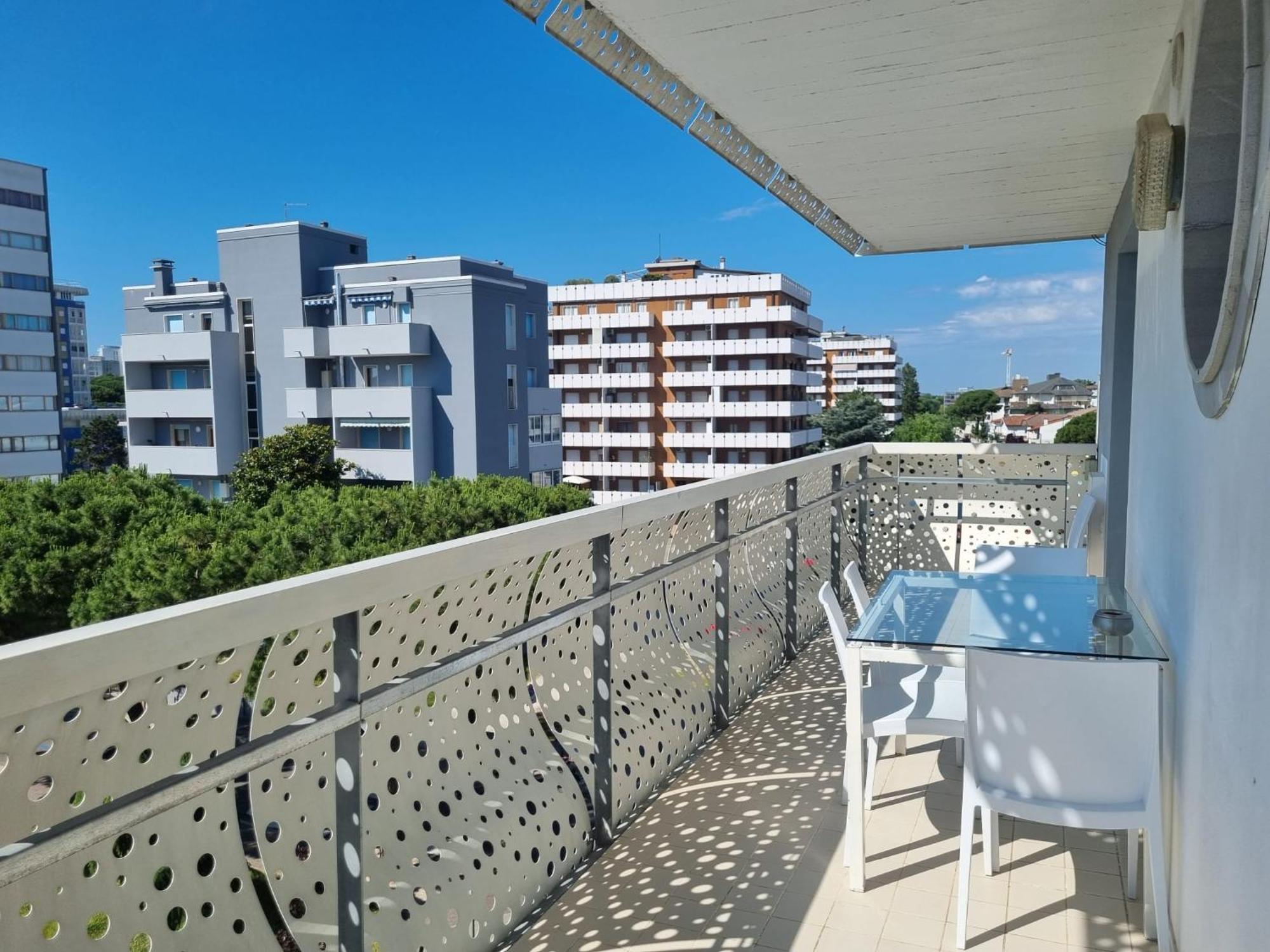 Appart-Hotel Holiday Lignano Sabbiadoro Dış mekan fotoğraf