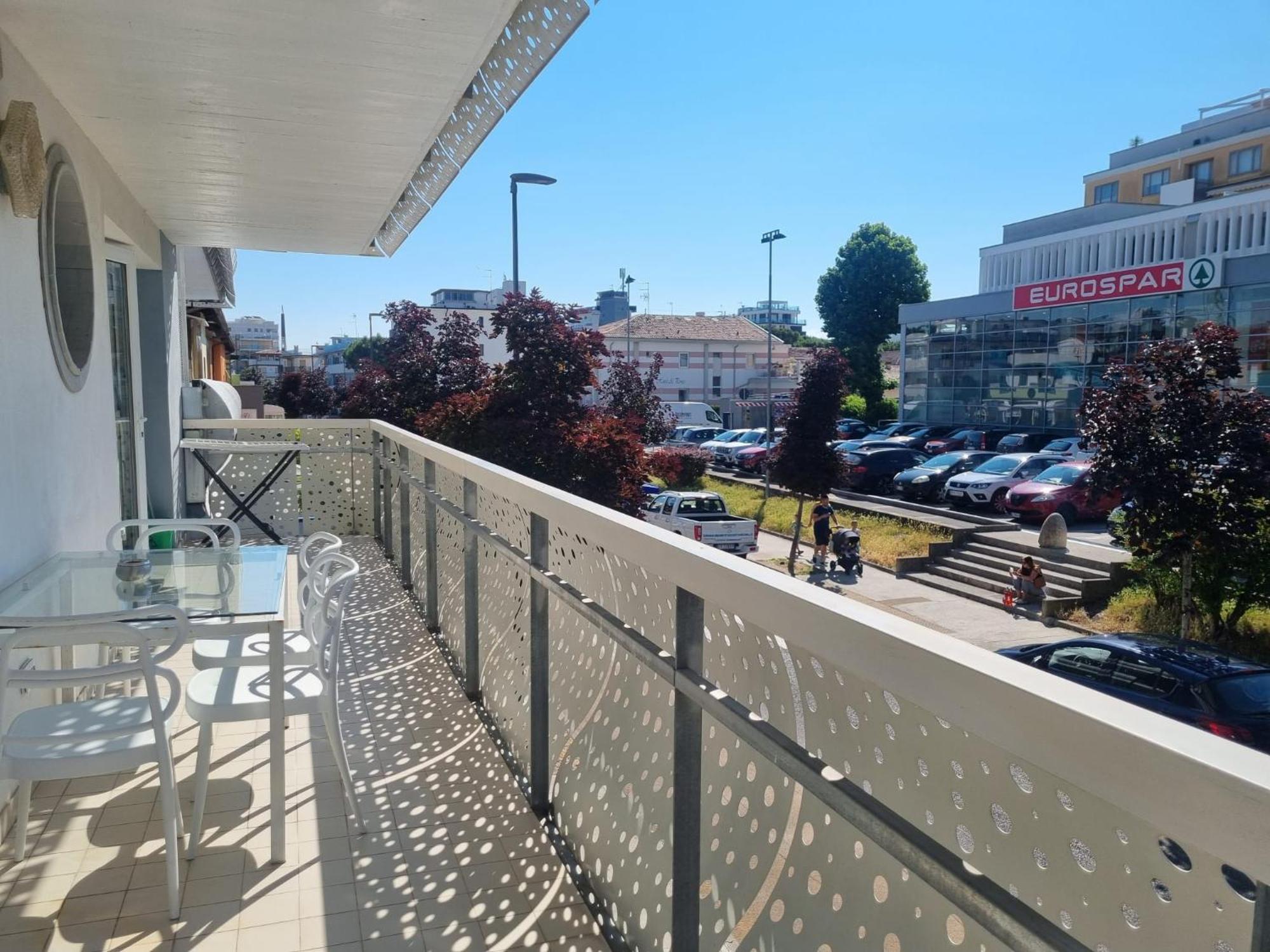 Appart-Hotel Holiday Lignano Sabbiadoro Dış mekan fotoğraf