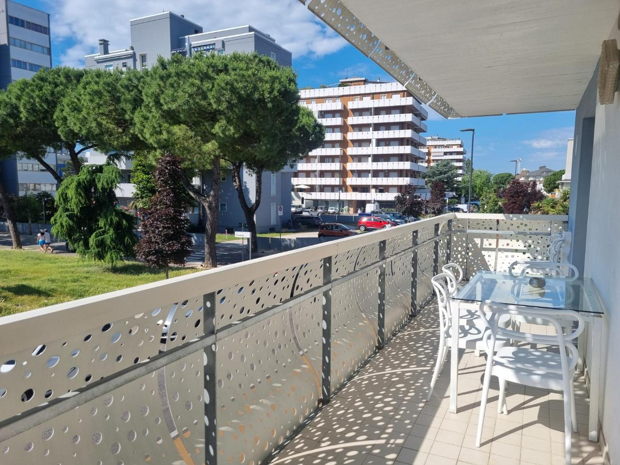 Appart-Hotel Holiday Lignano Sabbiadoro Dış mekan fotoğraf