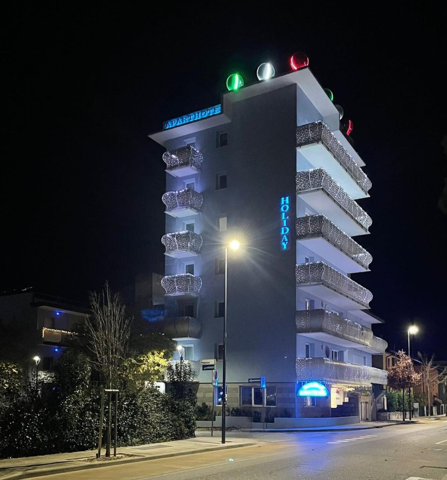 Appart-Hotel Holiday Lignano Sabbiadoro Dış mekan fotoğraf